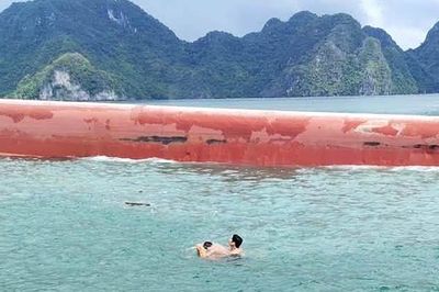 Thuyền trưởng kể phút sinh tử khi tàu va đá ngầm, lật úp trên biển Vân Đồn