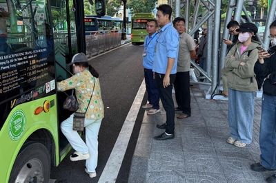Gần 2,5 triệu lượt khách đi miễn phí, xe buýt TPHCM bất ngờ 'lột xác'