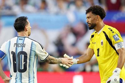 Thủ môn Cape Verde nhận hợp đồng trong mơ thi đấu cùng Messi