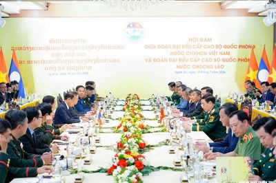 Hội đàm giữa Bộ trưởng Bộ Quốc phòng Việt Nam và Bộ trưởng Bộ Quốc phòng Lào