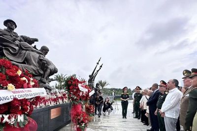Tưởng niệm các chuyên gia quân sự Cuba hy sinh trong cuộc kháng chiến của nhân dân Việt Nam