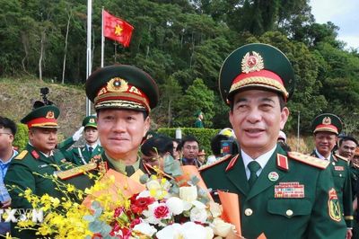Kết nghĩa cụm dân cư biên giới, vun đắp tình hữu nghị Việt Nam-Lào