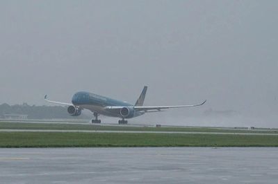 Hàng loạt chuyến bay của Vietnam Airlines bị ảnh hưởng do siêu bão BAVI
