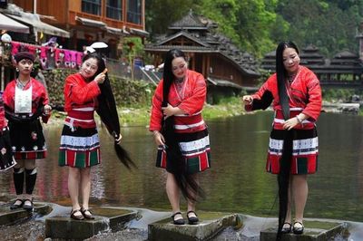 Ngôi làng nổi tiếng với 'đặc sản' tóc dài, người dân kiếm hàng nghìn tỷ đồng nhờ livestream