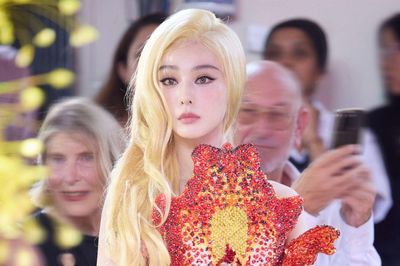 Phạm Băng Băng khiến fan ngỡ ngàng với diện mạo lạ lẫm ở tuổi U50