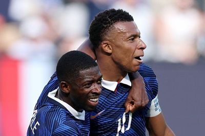 Không phải Ronaldo, Mbappe mới là người thách thức Messi
