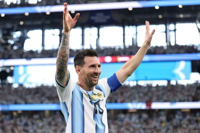 Mbappe lại gieo sầu cho Messi