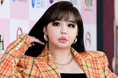 Park Bom gây bàn tán vì hành trình thay đổi ngoại hình