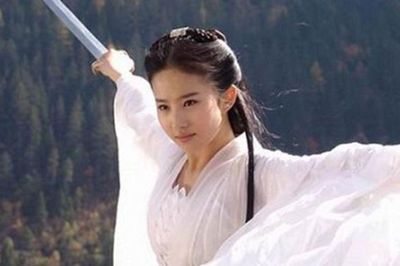 Vì sao Tiểu Long Nữ là biểu tượng 'bạch nguyệt quang'?