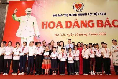Chương trình 'Hoa dâng Bác': Biểu dương 170 trẻ mồ côi, trẻ bị bỏ rơi vượt khó vươn lên