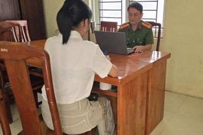 Công an làm việc với 2 trường hợp tương tác nội dung xấu độc trên mạng