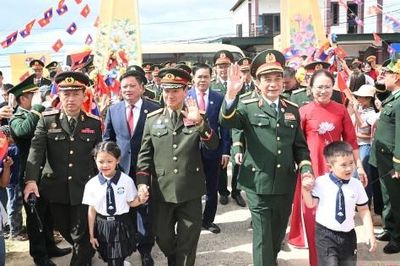 Chăm lo giáo dục vùng biên giới Việt Nam - Lào
