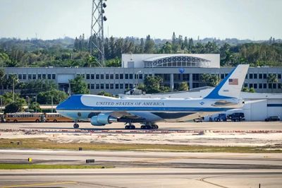 Mỹ đổi tên sân bay quốc tế đầu tiên theo tên Tổng thống Donald Trump