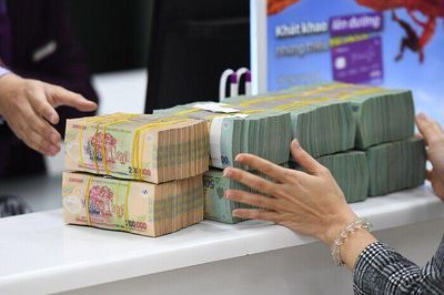 Chịu áp lực từ nhiều phía, lãi suất huy động neo cao và khó giảm mạnh trong nửa cuối 2026