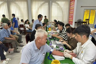 Thu nhận mẫu ADN thân nhân các liệt sĩ chưa xác định được danh tính tại phường Sa Đéc