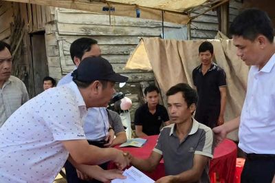 Thăm hỏi, động viên gia đình 5 nạn nhân đuối nước ở xã Nâm Nung