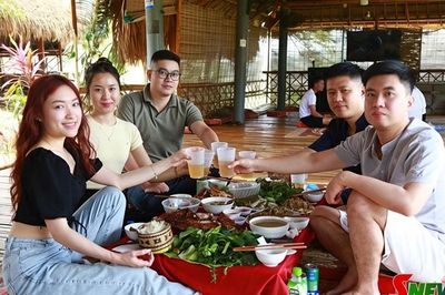 Hấp dẫn mô hình hồ câu kết hợp ẩm thực