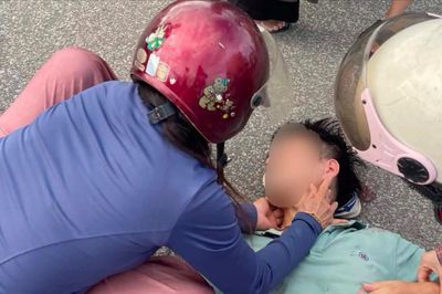 Người đàn ông ngã quỵ được điều dưỡng ép tim kịp thời trên đường