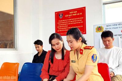 Chuyển đổi số để phục vụ nhân dân ngày càng tốt hơn