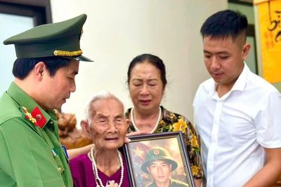 Phục dựng di ảnh liệt sĩ – Món quà từ trái tim người chiến sĩ Công an