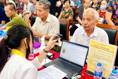 Quy trình lấy mẫu ADN tìm danh tính liệt sĩ tại Công an xã, phường