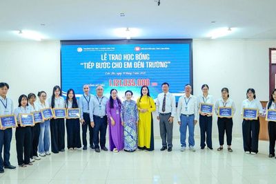 Hội Khuyến học tỉnh Lâm Đồng trao hơn 1,1 tỷ đồng học bổng cho sinh viên ngành Y dược học tại Cần Thơ