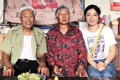 Một lần giúp cụ ông lạc đường, cô gái trẻ nhận 'mối duyên' đặc biệt kéo dài suốt 9 năm