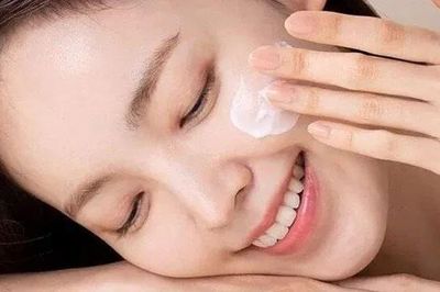 Muốn da căng mịn, săn chắc lâu dài? 5 thói quen đơn giản được chuyên gia da liễu khuyên duy trì