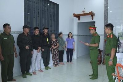 Khởi tố nhóm nhân viên tham ô tài sản của doanh nghiệp
