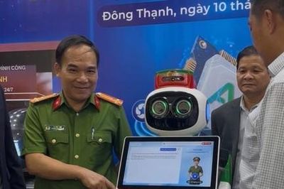 Xã Đông Thạnh: Ra mắt robot lễ tân Công an xã và vận hành Trạm hành chính công 24/7