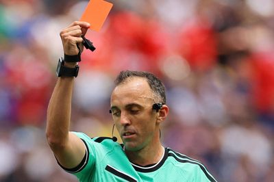 FIFA xếp 3 trọng tài Bồ Đào Nha làm trận Argentina đấu Thụy Sỹ
