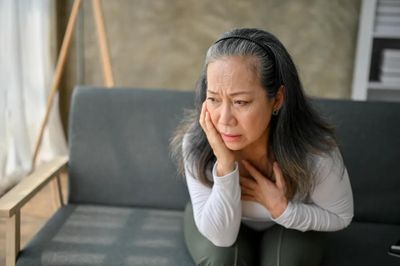65 tuổi có mẹ già phải chăm, có cháu phải trông, tôi chỉ có thể chọn một