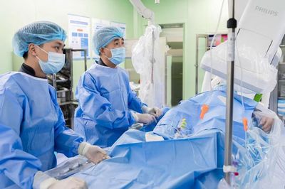 Cứu sống nam bệnh nhân ngoại quốc bị tắc hoàn toàn 'động mạch sinh mệnh'