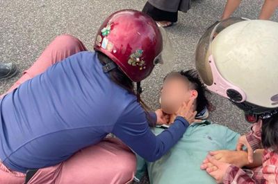 Phát hiện người đi đường ngã quỵ, điều dưỡng kịp thời ép tim trong phút 'vàng'
