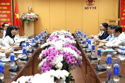 Bộ trưởng Đào Hồng Lan: Quan tâm đầu tư cho y tế là đầu tư cho phát triển bền vững của Lâm Đồng