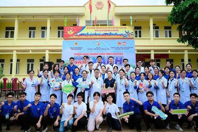 Lan tỏa yêu thương từ Mùa hè xanh 2026: Học viện Y - Dược học cổ truyền Việt Nam khám bệnh miễn phí cho hơn 700 lượt người dân