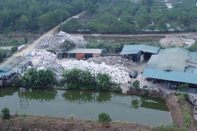 Khởi tố 3 chủ cơ sở tái chế bao bì gây ô nhiễm