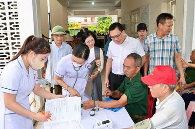 Bệnh viện Kiến An khám sức khỏe miễn phí cho 150 người có công