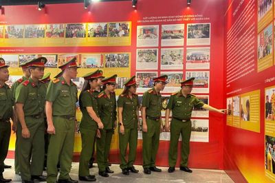 Khắc ghi lời thề son sắt, tiếp bước truyền thống anh hùng