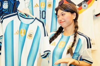 Chi 7 triệu săn áo đấu trước kỳ World Cup cuối cùng của Messi
