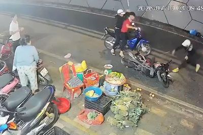 Điều tra nhóm người mang hung khí rượt đuổi, đập phá xe máy ở TP.HCM