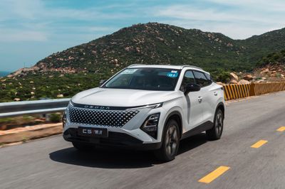 Cầm lái Omoda C5 SHS-H, xe hybrid giá từ 669 triệu có gì đặc biệt?