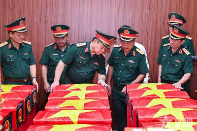 Đại tướng Nguyễn Trọng Nghĩa kiểm tra công tác quy tập hài cốt liệt sĩ tại Công viên Lê Thị Riêng