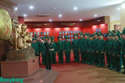 Giáo dục truyền thống cho chiến sĩ mới tại Bảo tàng Biên phòng