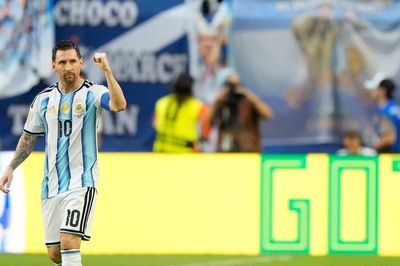 Chiếc đồng hồ Thụy Sĩ và 3 giây của Messi