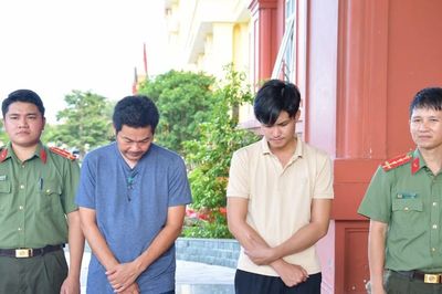 Khởi tố hai tài xế chở 10 người Trung Quốc tìm đường xuất cảnh trái phép