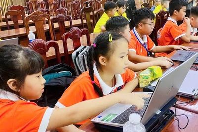 Học sinh Đà Nẵng tranh tài robotics trên sa bàn thực tế ảo