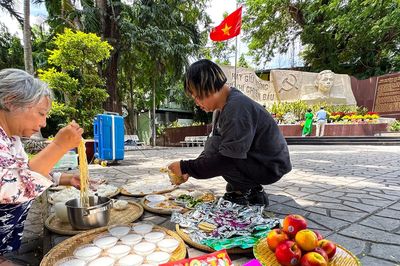 Những mâm cơm tri ân đặc biệt ở công viên Lê Thị Riêng