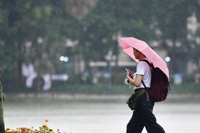 Dự báo thời tiết 11/7/2026: Mưa giông vẫn xuất hiện ở miền Bắc, Hà Nội 34 độ