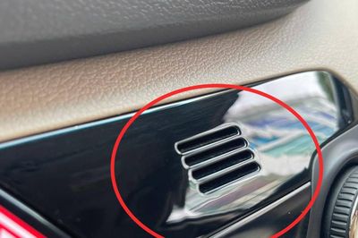 Tác dụng thật sự của khe lưới nhỏ trên táp-lô ô tô, nhiều người vẫn nhầm